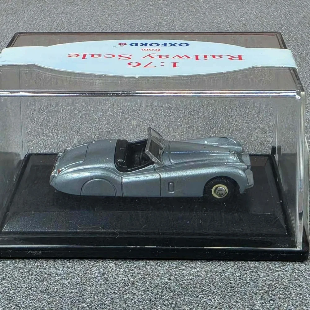 Oxford Diecast capture elegance